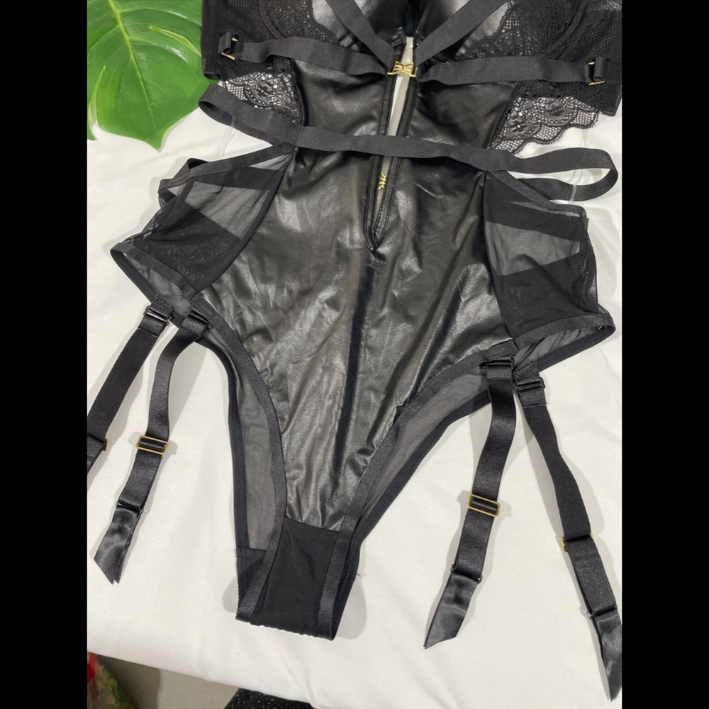 NEW Ann Summers [ 12-14 B/C ] Bibiana Faux Leather teddy Bodysuit w Garter Strap - Picture 5 of 12